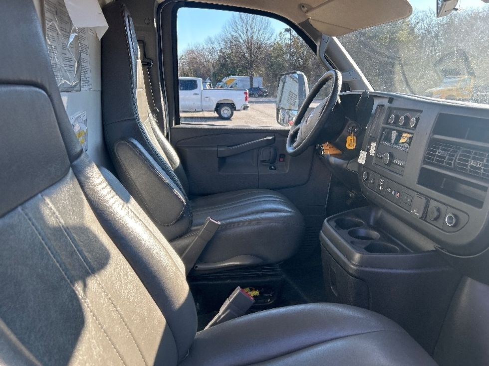 Light Duty Box Truck-Light and Medium Duty Trucks-GMC-2021-Savana G33903-Norfolk-VA-92,911\n\t\tmiles-$ 32,250 - Image 22