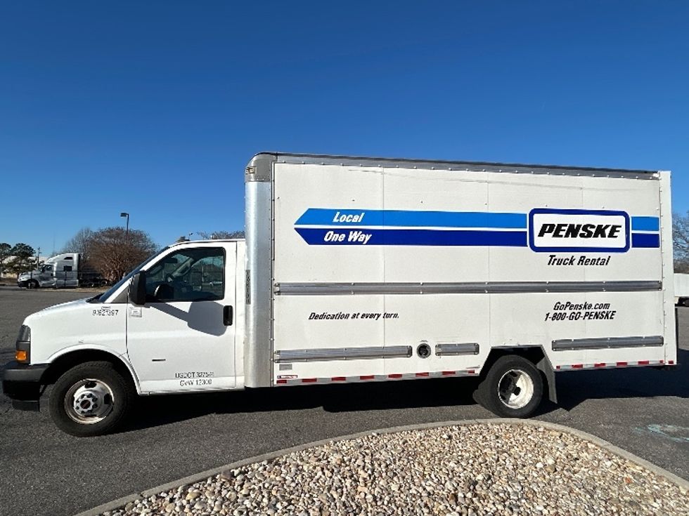 Light Duty Box Truck-Light and Medium Duty Trucks-GMC-2021-Savana G33903-Norfolk-VA-92,911\n\t\tmiles-$ 32,250 - Image 4