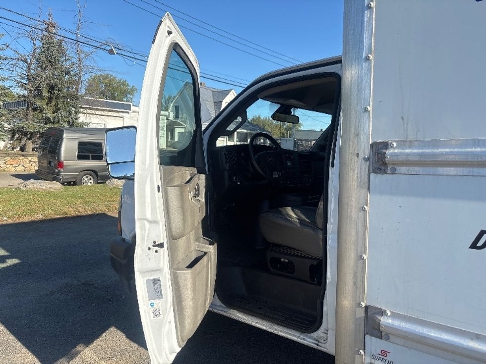 Light Duty Box Truck-Light and Medium Duty Trucks-GMC-2021-Savana G33903-North Bergen-NJ-101,949\n\t\tmiles-$ 28,250 - Image 16