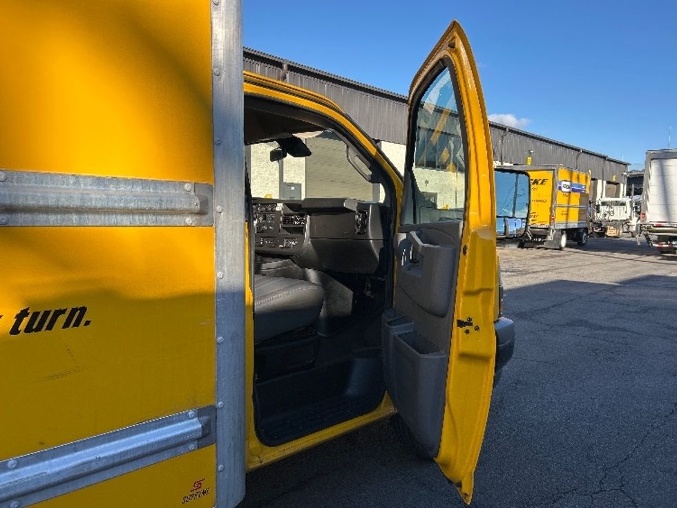 Light Duty Box Truck-Light and Medium Duty Trucks-GMC-2021-Savana G33903-North Bergen-NJ-106,100\n\t\tmiles-$ 25,000 - Image 20