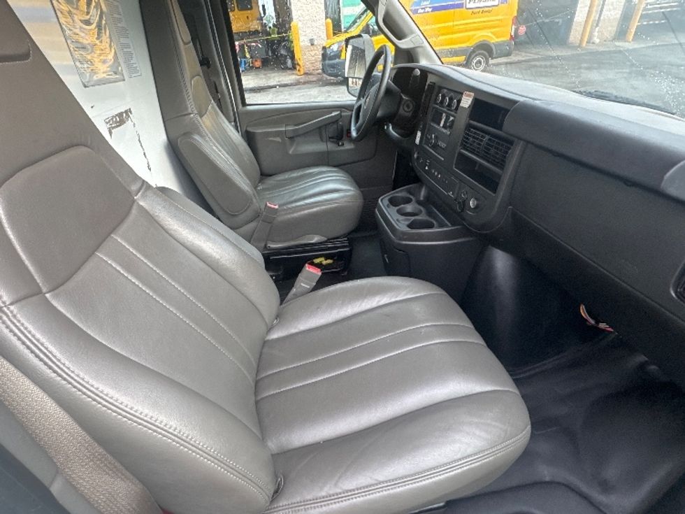 Light Duty Box Truck-Light and Medium Duty Trucks-GMC-2021-Savana G33903-North Bergen-NJ-128,558\n\t\tmiles-$ 25,750 - Image 21