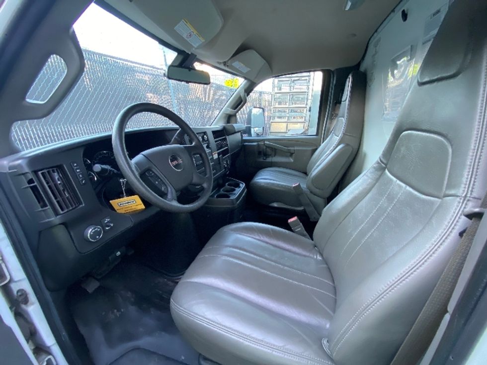 Light Duty Box Truck-Light and Medium Duty Trucks-GMC-2021-Savana G33903-North Bergen-NJ-82,798\n\t\tmiles-$ 12,500 - Image 5