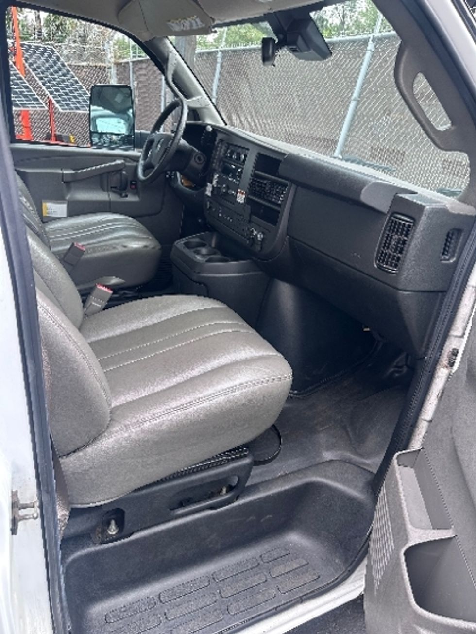 Light Duty Box Truck-Light and Medium Duty Trucks-GMC-2021-Savana G33903-North Bergen-NJ-82,798\n\t\tmiles-$ 12,500 - Image 7
