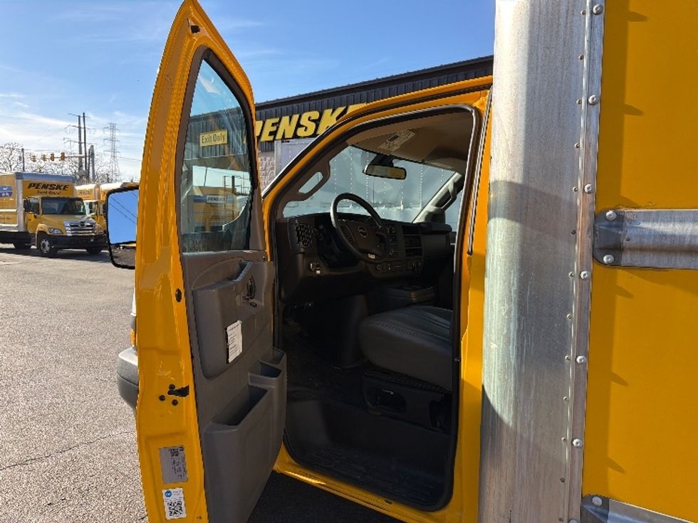 Light Duty Box Truck-Light and Medium Duty Trucks-GMC-2021-Savana G33903-North Bergen-NJ-91,002\n\t\tmiles-$ 26,750 - Image 16