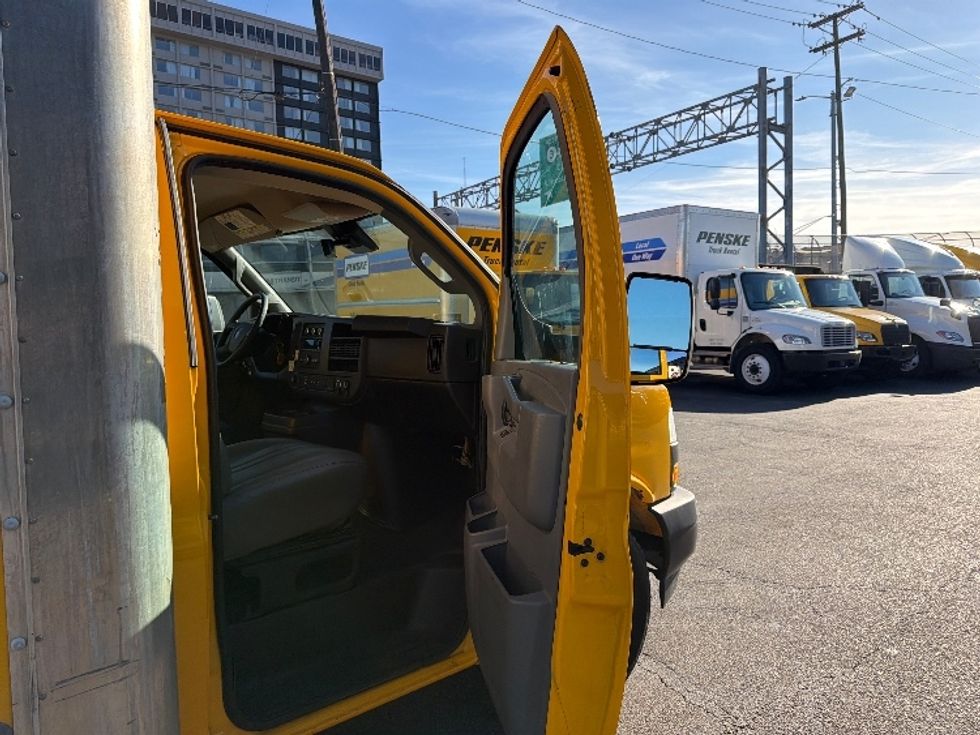 Light Duty Box Truck-Light and Medium Duty Trucks-GMC-2021-Savana G33903-North Bergen-NJ-91,002\n\t\tmiles-$ 26,750 - Image 20