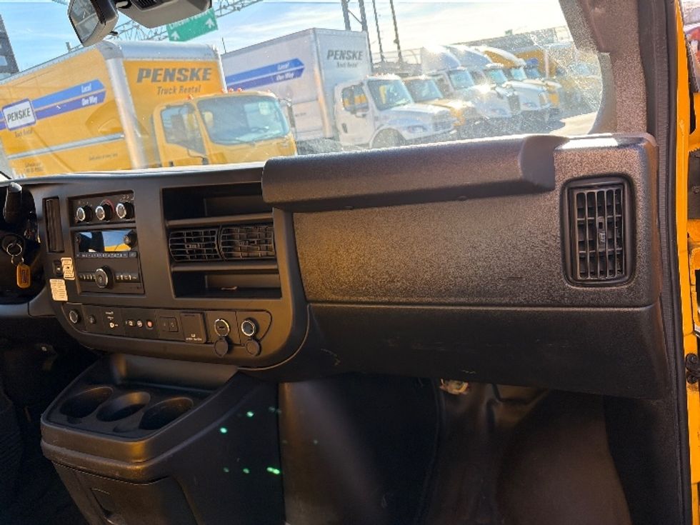 Light Duty Box Truck-Light and Medium Duty Trucks-GMC-2021-Savana G33903-North Bergen-NJ-91,002\n\t\tmiles-$ 26,750 - Image 21