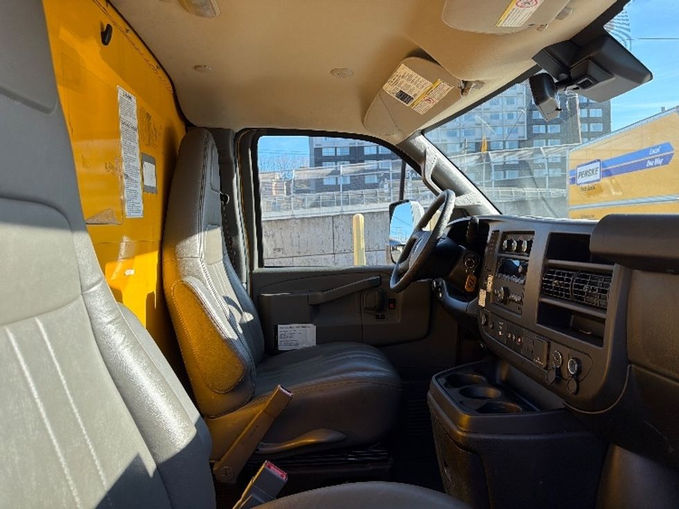 Light Duty Box Truck-Light and Medium Duty Trucks-GMC-2021-Savana G33903-North Bergen-NJ-91,002\n\t\tmiles-$ 26,750 - Image 22