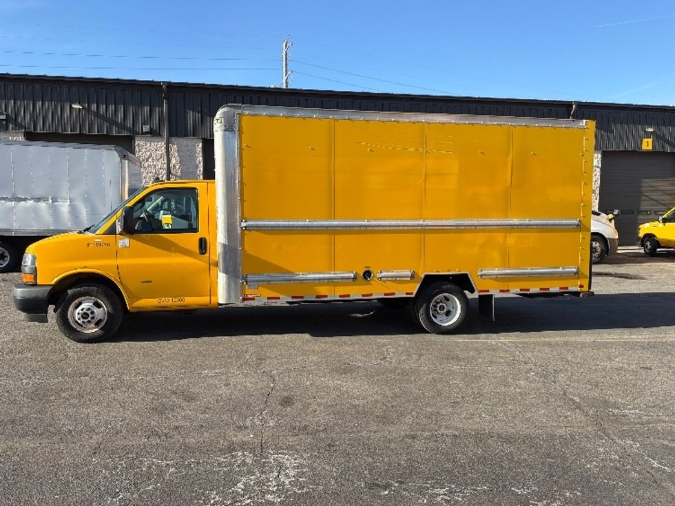 Light Duty Box Truck-Light and Medium Duty Trucks-GMC-2021-Savana G33903-North Bergen-NJ-91,002\n\t\tmiles-$ 26,750 - Image 4