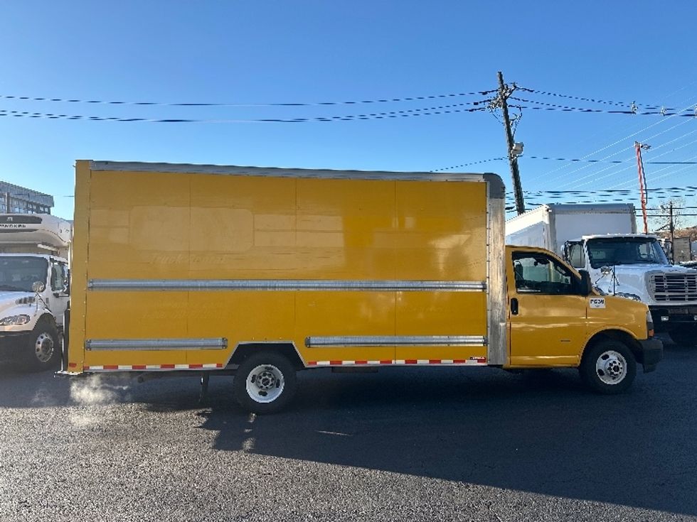 Light Duty Box Truck-Light and Medium Duty Trucks-GMC-2021-Savana G33903-North Bergen-NJ-92,340\n\t\tmiles-$ 26,500 - Image 15