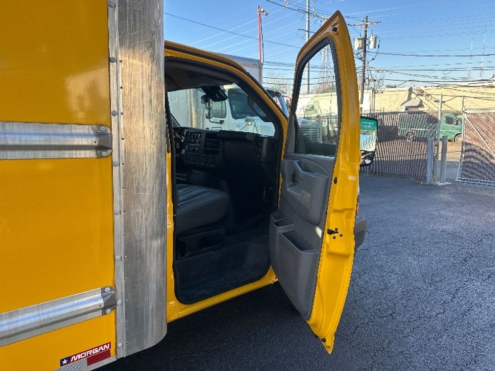Light Duty Box Truck-Light and Medium Duty Trucks-GMC-2021-Savana G33903-North Bergen-NJ-92,340\n\t\tmiles-$ 26,500 - Image 20