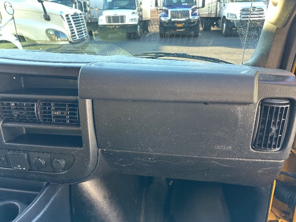 Light Duty Box Truck-Light and Medium Duty Trucks-GMC-2021-Savana G33903-North Bergen-NJ-92,340\n\t\tmiles-$ 26,500 - Image 21