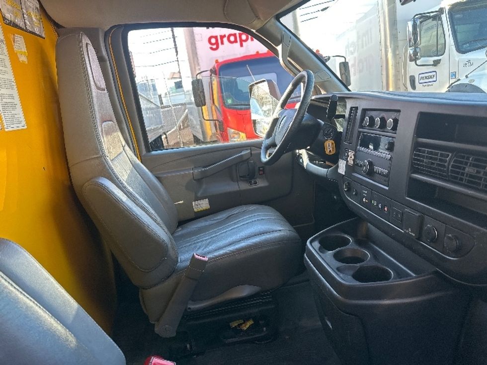 Light Duty Box Truck-Light and Medium Duty Trucks-GMC-2021-Savana G33903-North Bergen-NJ-92,340\n\t\tmiles-$ 26,500 - Image 22
