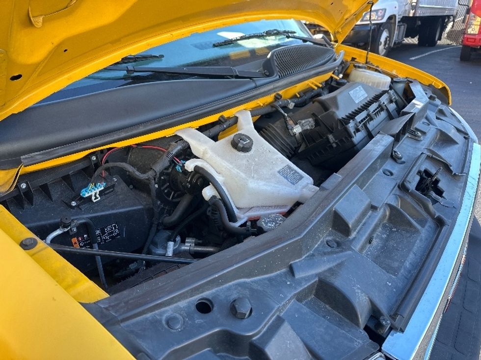 Light Duty Box Truck-Light and Medium Duty Trucks-GMC-2021-Savana G33903-North Bergen-NJ-92,340\n\t\tmiles-$ 26,500 - Image 23