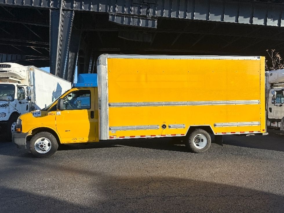 Light Duty Box Truck-Light and Medium Duty Trucks-GMC-2021-Savana G33903-North Bergen-NJ-92,340\n\t\tmiles-$ 26,500 - Image 4