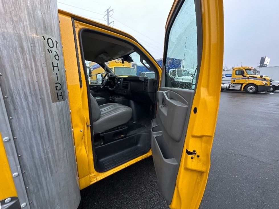 Light Duty Box Truck-Light and Medium Duty Trucks-GMC-2021-Savana G33903-North Bergen-NJ-95,061\n\t\tmiles-$ 26,250 - Image 19