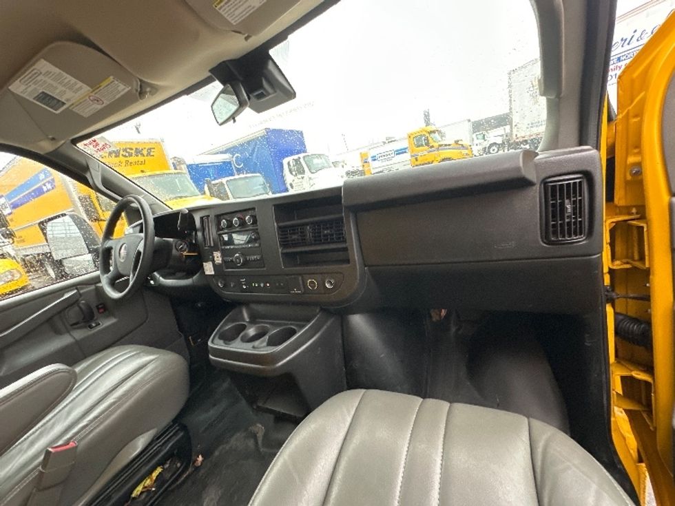 Light Duty Box Truck-Light and Medium Duty Trucks-GMC-2021-Savana G33903-North Bergen-NJ-95,061\n\t\tmiles-$ 26,250 - Image 20
