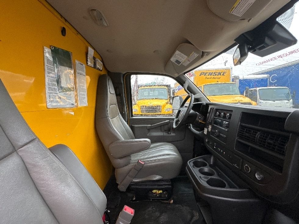 Light Duty Box Truck-Light and Medium Duty Trucks-GMC-2021-Savana G33903-North Bergen-NJ-95,061\n\t\tmiles-$ 26,250 - Image 21