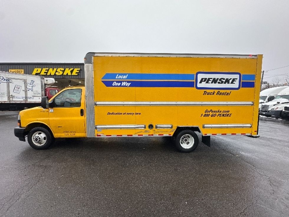 Light Duty Box Truck-Light and Medium Duty Trucks-GMC-2021-Savana G33903-North Bergen-NJ-95,061\n\t\tmiles-$ 26,250 - Image 4