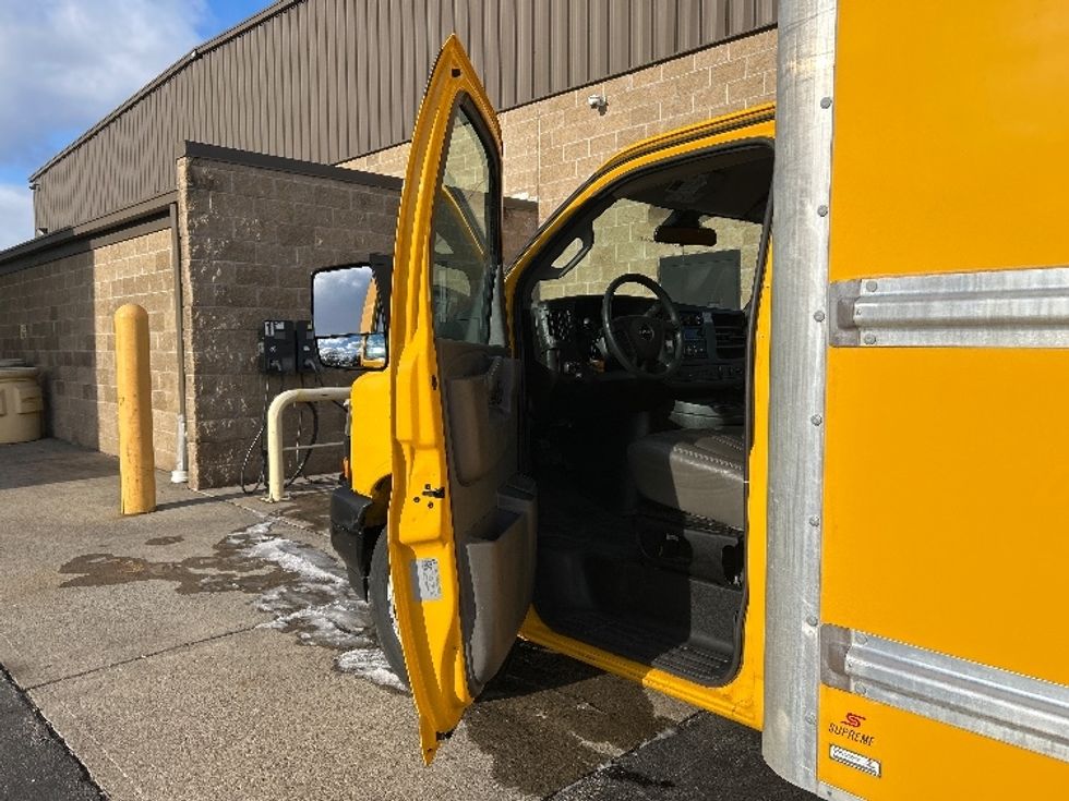 Light Duty Box Truck-Light and Medium Duty Trucks-GMC-2021-Savana G33903-North Bergen-NJ-95,802\n\t\tmiles-$ 26,250 - Image 16