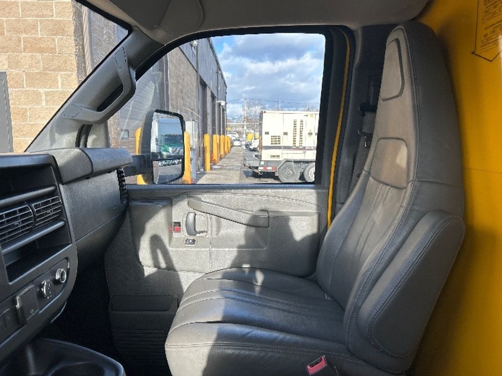 Light Duty Box Truck-Light and Medium Duty Trucks-GMC-2021-Savana G33903-North Bergen-NJ-95,802\n\t\tmiles-$ 26,250 - Image 19