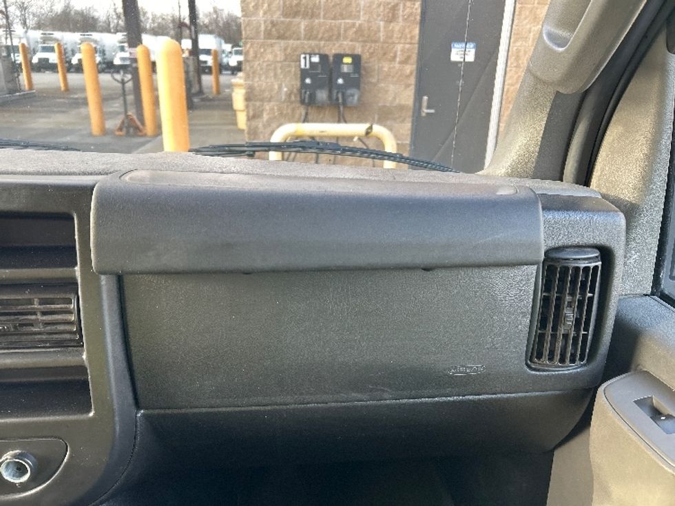 Light Duty Box Truck-Light and Medium Duty Trucks-GMC-2021-Savana G33903-North Bergen-NJ-95,802\n\t\tmiles-$ 26,250 - Image 21