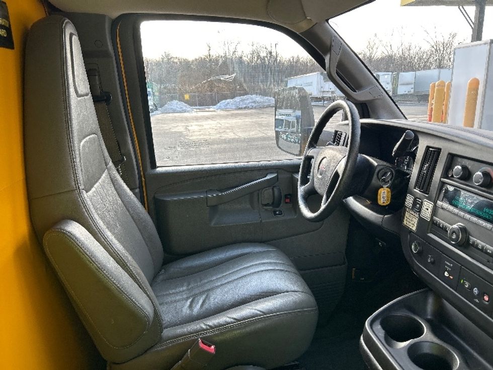 Light Duty Box Truck-Light and Medium Duty Trucks-GMC-2021-Savana G33903-North Bergen-NJ-95,802\n\t\tmiles-$ 26,250 - Image 22