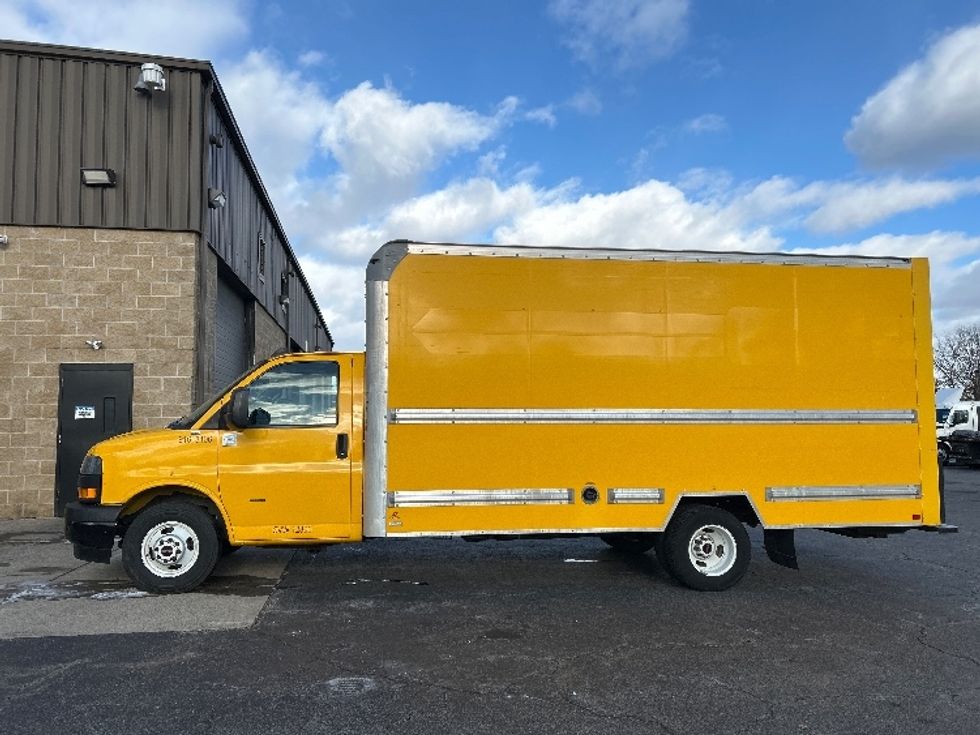 Light Duty Box Truck-Light and Medium Duty Trucks-GMC-2021-Savana G33903-North Bergen-NJ-95,802\n\t\tmiles-$ 26,250 - Image 4