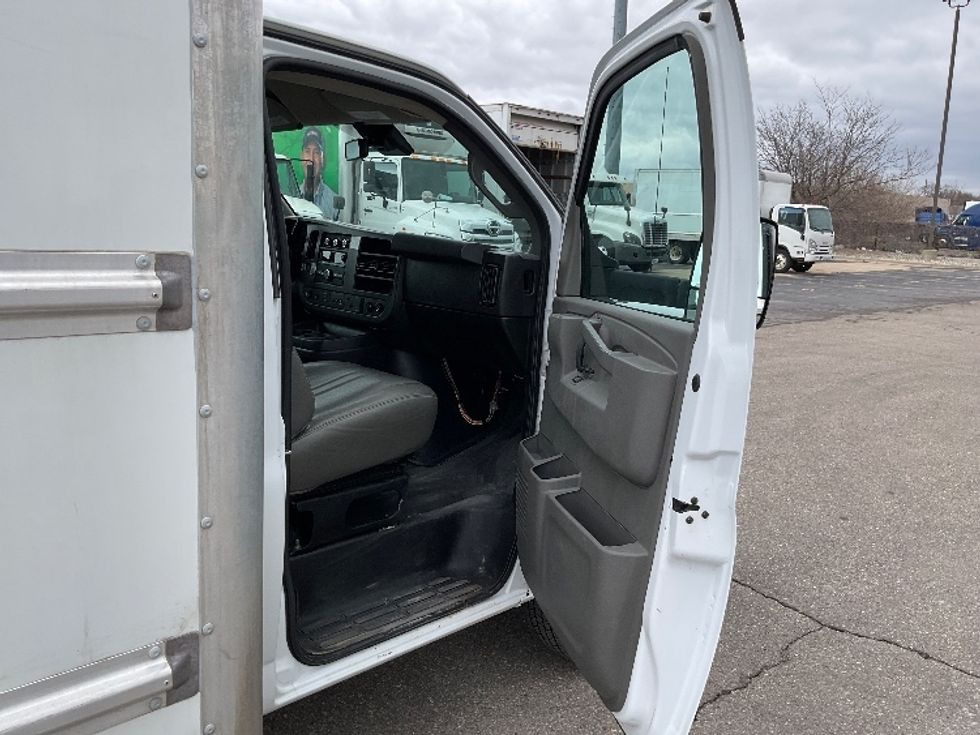 Light Duty Box Truck-Light and Medium Duty Trucks-GMC-2021-Savana G33903-Northwood-OH-74,240\n\t\tmiles-$ 32,250 - Image 20
