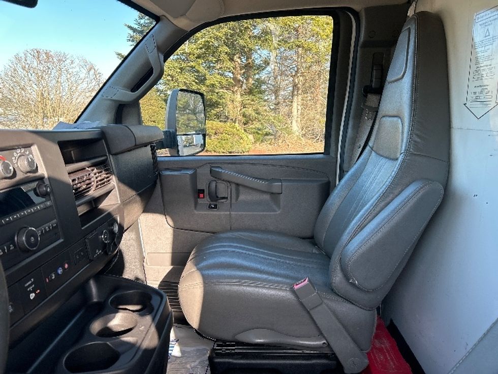 Light Duty Box Truck-Light and Medium Duty Trucks-GMC-2021-Savana G33903-Norton-MA-112,572\n\t\tmiles-$ 26,500 - Image 19