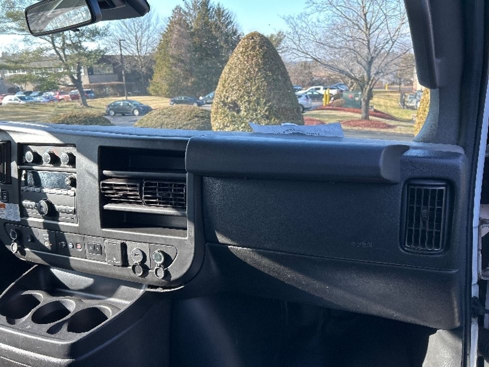 Light Duty Box Truck-Light and Medium Duty Trucks-GMC-2021-Savana G33903-Norton-MA-112,572\n\t\tmiles-$ 26,500 - Image 21