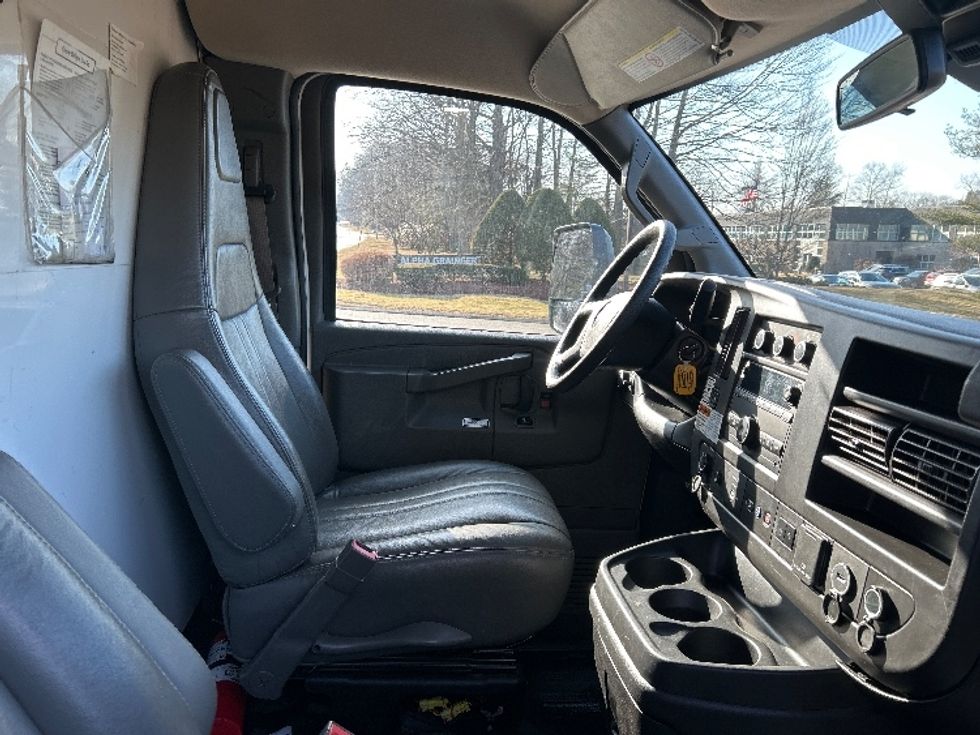 Light Duty Box Truck-Light and Medium Duty Trucks-GMC-2021-Savana G33903-Norton-MA-112,572\n\t\tmiles-$ 26,500 - Image 22