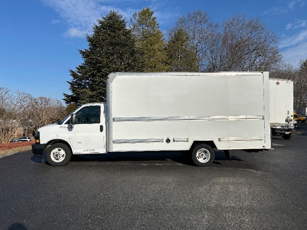 Light Duty Box Truck-Light and Medium Duty Trucks-GMC-2021-Savana G33903-Norton-MA-112,572\n\t\tmiles-$ 26,500 - Image 4
