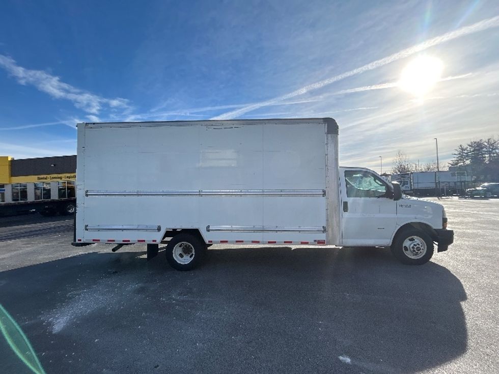 Light Duty Box Truck-Light and Medium Duty Trucks-GMC-2021-Savana G33903-Norton-MA-88,686\n\t\tmiles-$ 29,000 - Image 14