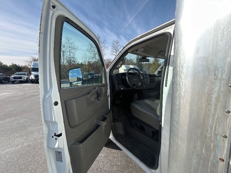 Light Duty Box Truck-Light and Medium Duty Trucks-GMC-2021-Savana G33903-Norton-MA-88,686\n\t\tmiles-$ 29,000 - Image 15
