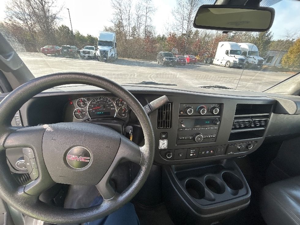 Light Duty Box Truck-Light and Medium Duty Trucks-GMC-2021-Savana G33903-Norton-MA-88,686\n\t\tmiles-$ 29,000 - Image 17