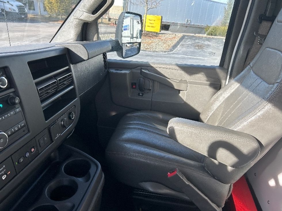 Light Duty Box Truck-Light and Medium Duty Trucks-GMC-2021-Savana G33903-Norton-MA-88,686\n\t\tmiles-$ 29,000 - Image 18