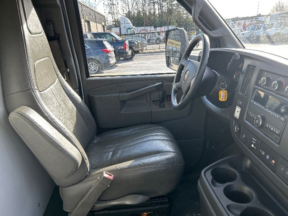 Light Duty Box Truck-Light and Medium Duty Trucks-GMC-2021-Savana G33903-Norton-MA-88,686\n\t\tmiles-$ 29,000 - Image 21