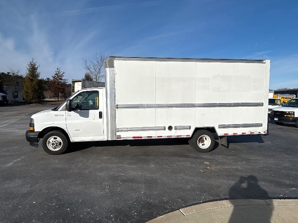 Light Duty Box Truck-Light and Medium Duty Trucks-GMC-2021-Savana G33903-Norton-MA-88,686\n\t\tmiles-$ 29,000 - Image 4
