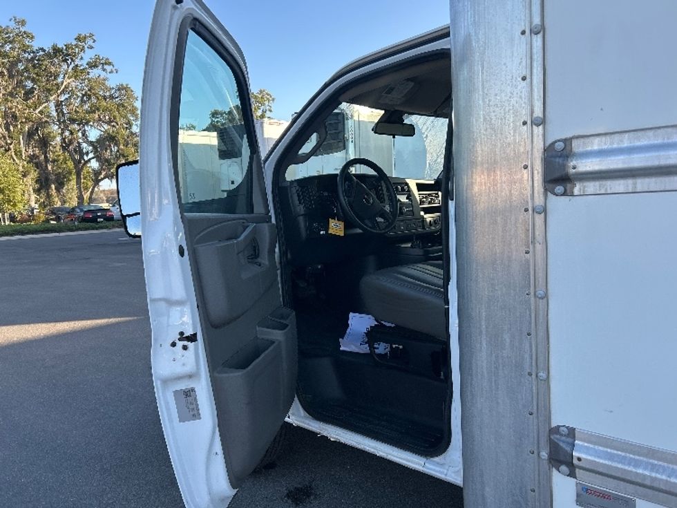 Light Duty Box Truck-Light and Medium Duty Trucks-GMC-2021-Savana G33903-Ocala-FL-122,630\n\t\tmiles-$ 28,000 - Image 16