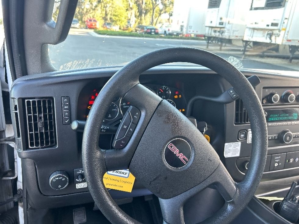 Light Duty Box Truck-Light and Medium Duty Trucks-GMC-2021-Savana G33903-Ocala-FL-122,630\n\t\tmiles-$ 28,000 - Image 17