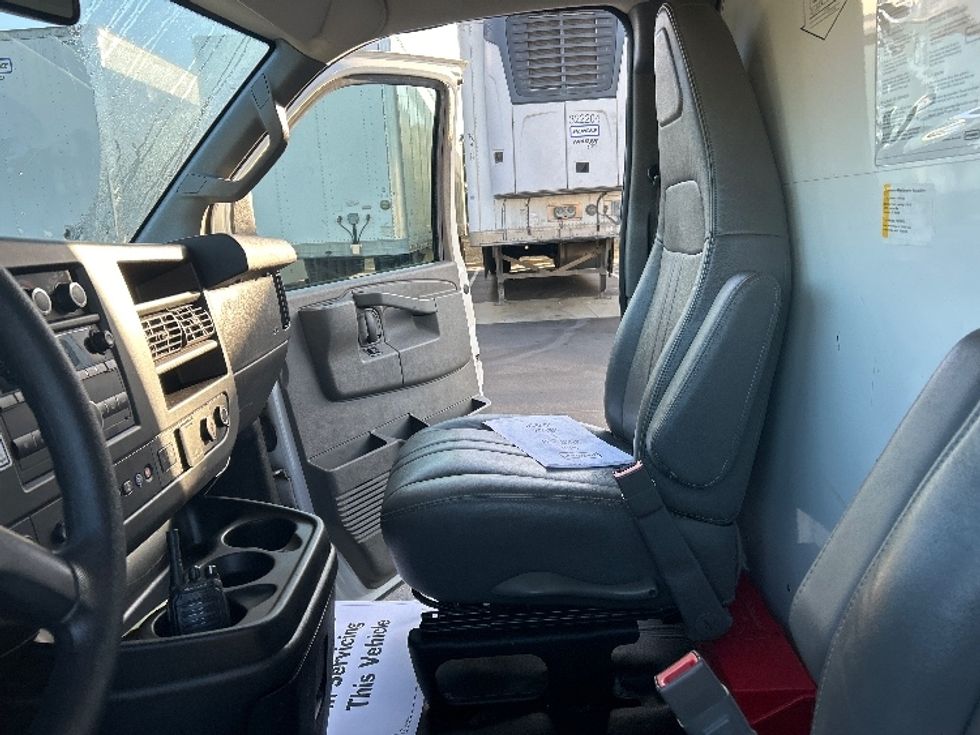 Light Duty Box Truck-Light and Medium Duty Trucks-GMC-2021-Savana G33903-Ocala-FL-122,630\n\t\tmiles-$ 28,000 - Image 19