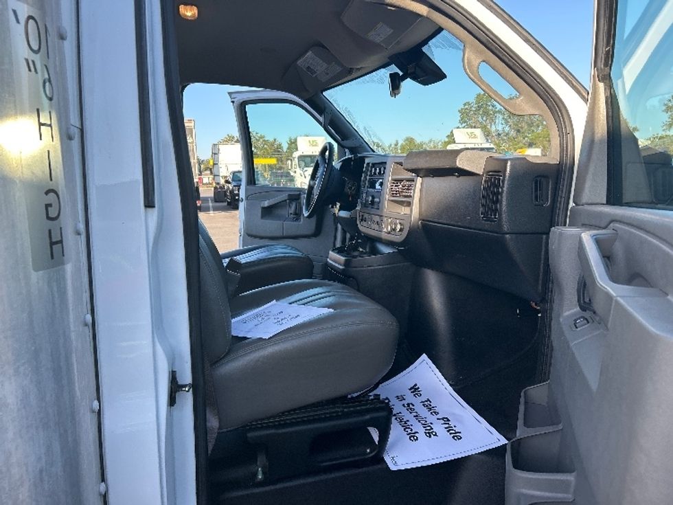 Light Duty Box Truck-Light and Medium Duty Trucks-GMC-2021-Savana G33903-Ocala-FL-122,630\n\t\tmiles-$ 28,000 - Image 22
