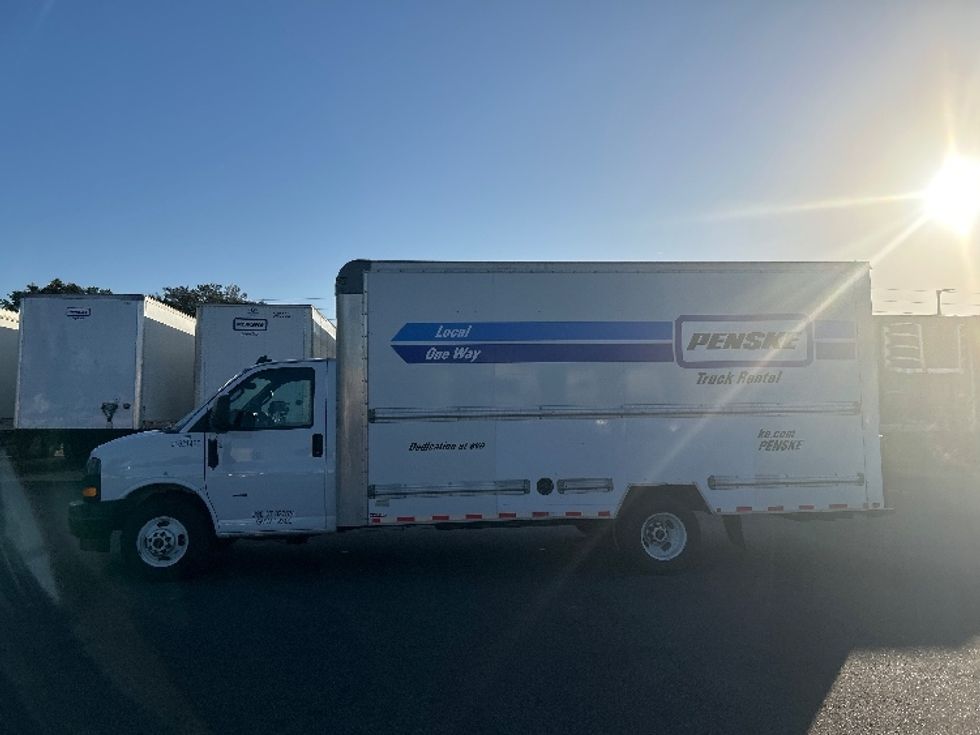 Light Duty Box Truck-Light and Medium Duty Trucks-GMC-2021-Savana G33903-Ocala-FL-122,630\n\t\tmiles-$ 28,000 - Image 4