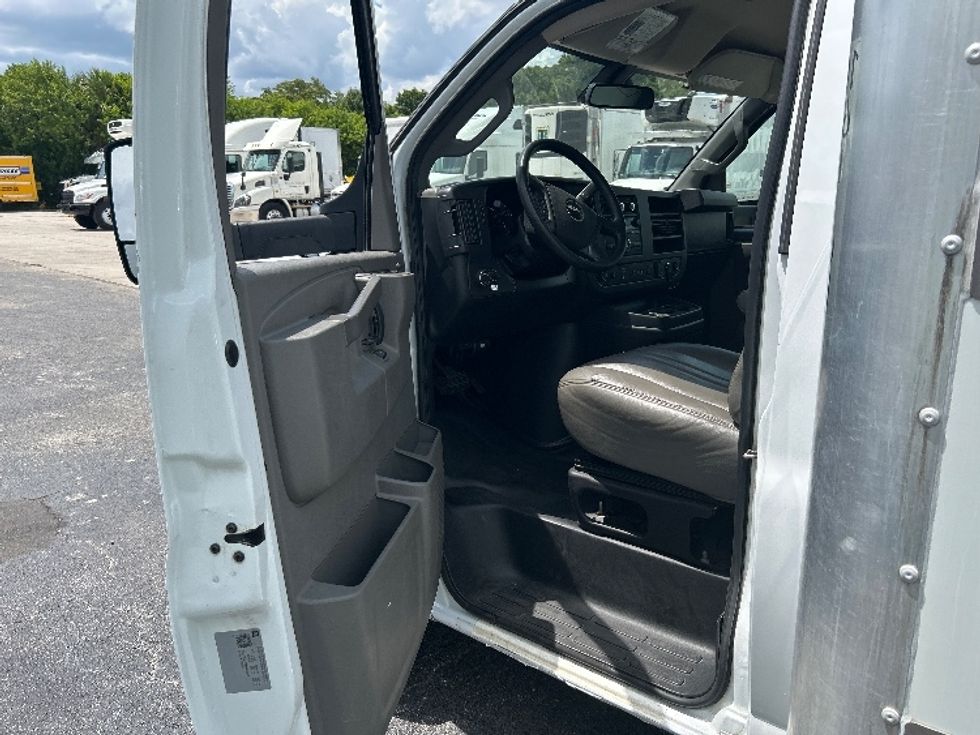 Light Duty Box Truck-Light and Medium Duty Trucks-GMC-2021-Savana G33903-Ocala-FL-81,699\n\t\tmiles-$ 32,750 - Image 16