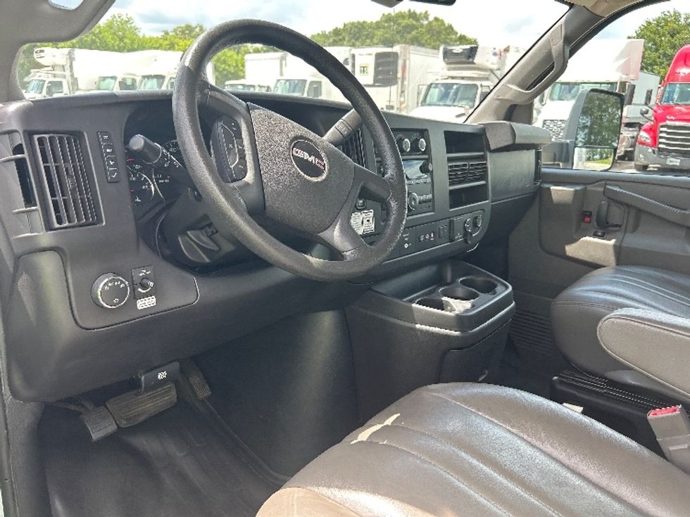 Light Duty Box Truck-Light and Medium Duty Trucks-GMC-2021-Savana G33903-Ocala-FL-81,699\n\t\tmiles-$ 32,750 - Image 17