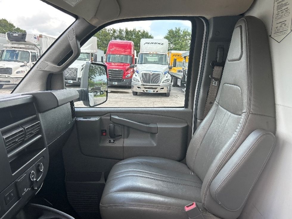 Light Duty Box Truck-Light and Medium Duty Trucks-GMC-2021-Savana G33903-Ocala-FL-81,699\n\t\tmiles-$ 32,750 - Image 19