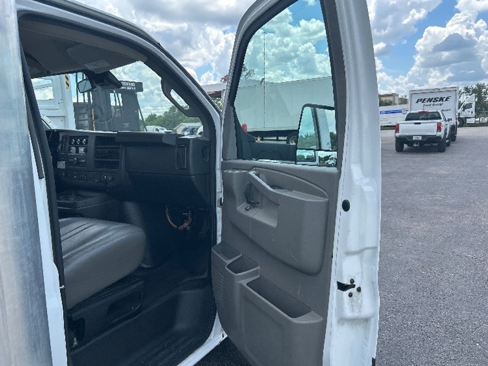 Light Duty Box Truck-Light and Medium Duty Trucks-GMC-2021-Savana G33903-Ocala-FL-81,699\n\t\tmiles-$ 32,750 - Image 20