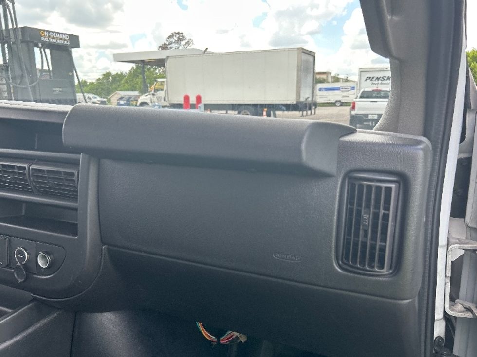 Light Duty Box Truck-Light and Medium Duty Trucks-GMC-2021-Savana G33903-Ocala-FL-81,699\n\t\tmiles-$ 32,750 - Image 21