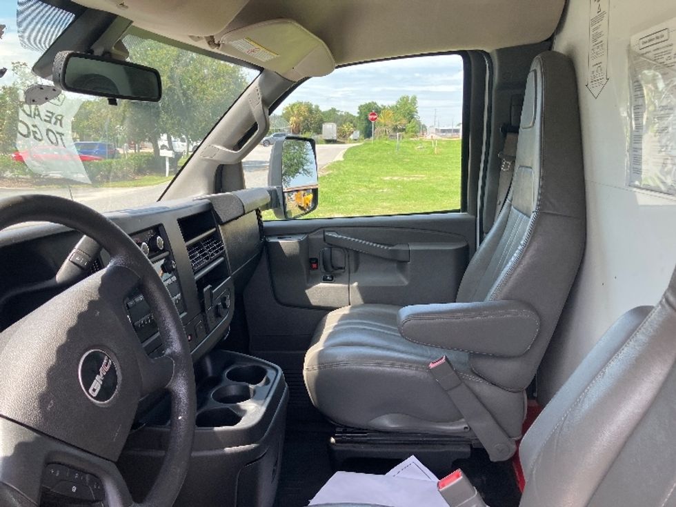 Light Duty Box Truck-Light and Medium Duty Trucks-GMC-2021-Savana G33903-Ocala-FL-83,734\n\t\tmiles-$ 29,500 - Image 19