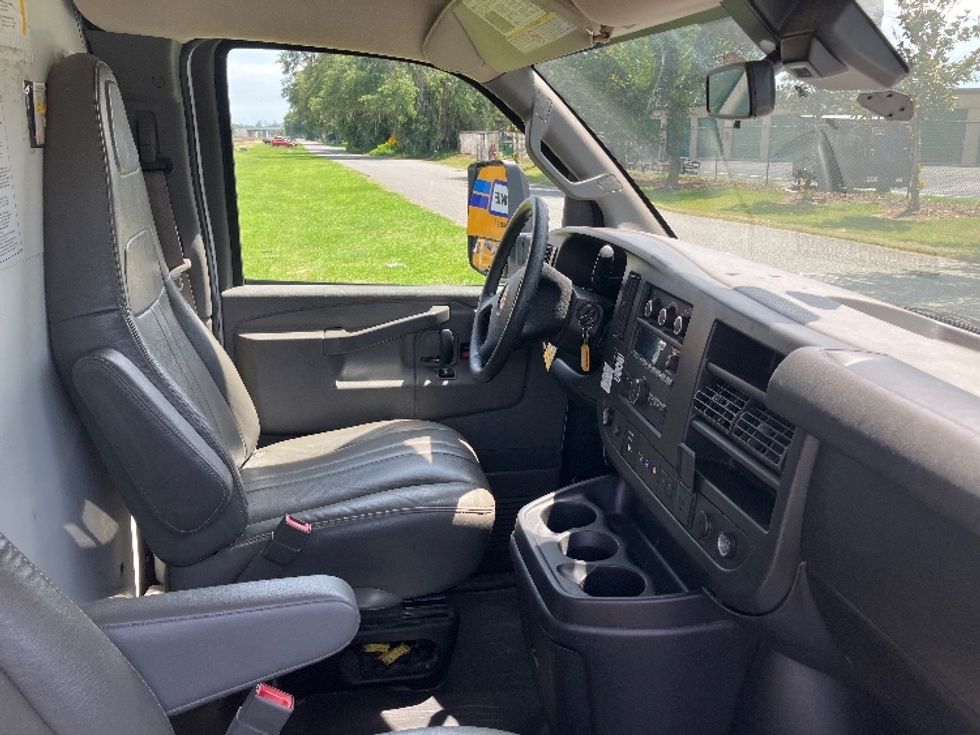 Light Duty Box Truck-Light and Medium Duty Trucks-GMC-2021-Savana G33903-Ocala-FL-83,734\n\t\tmiles-$ 29,500 - Image 22